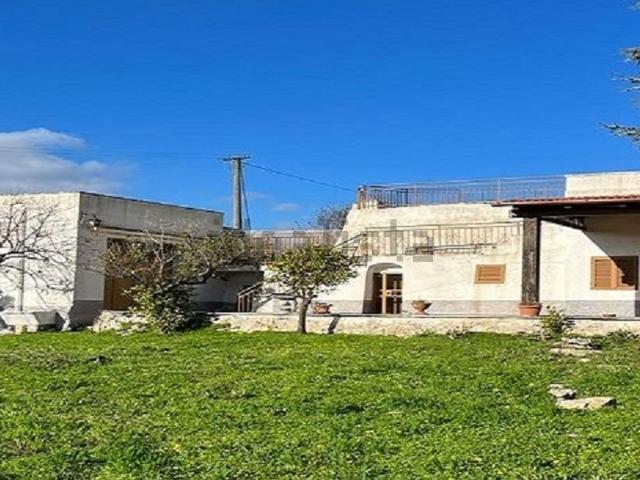 Case e ville in vendita di 172 m² in Contrada Salinola