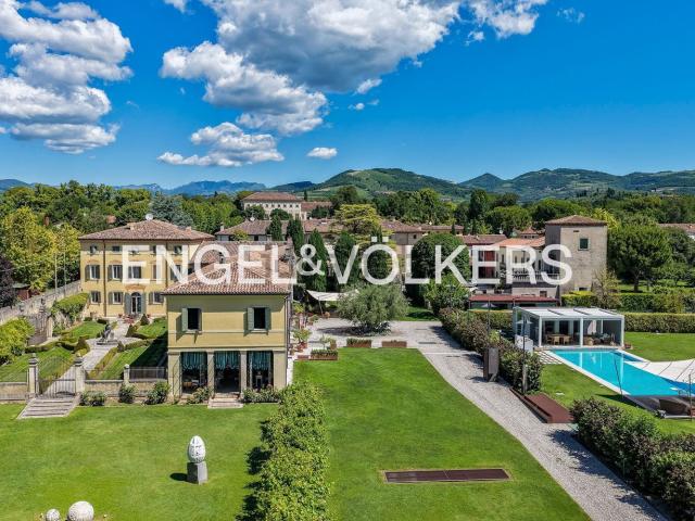 Case e ville in vendita di 1739 m² in Via Alcide De Gasperi