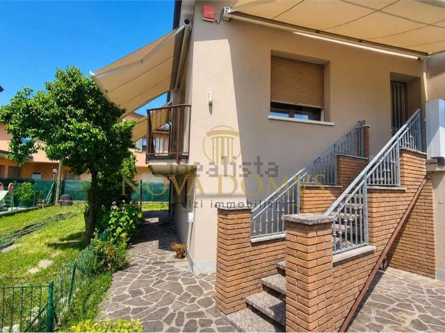 Case e ville in vendita di 173 m² in Via A. Pigafetta, 1