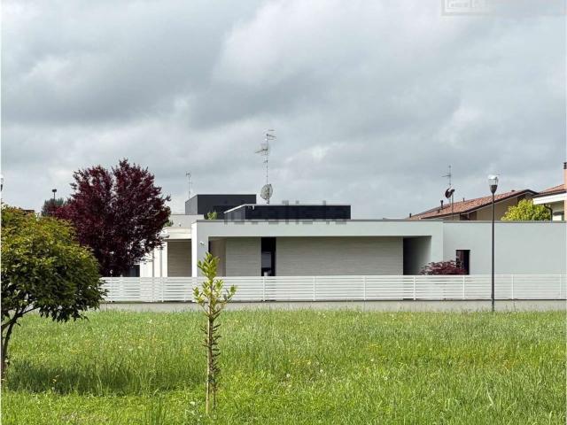 Case e ville in vendita di 173 m² in Via dei Liutai