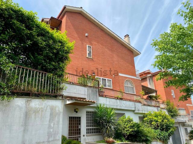 Case e ville in vendita di 173 m² in Via Peveragno, 75