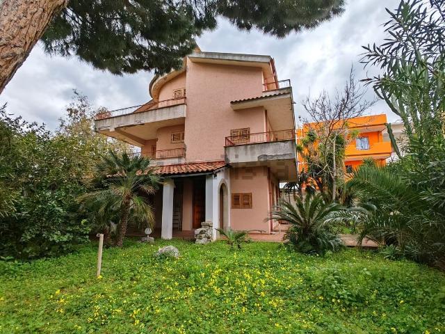 Case e ville in vendita di 173 m² in Via Torre Forte