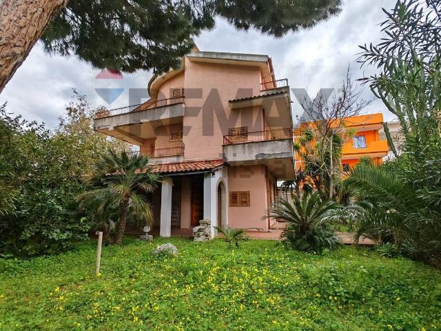 Case e ville in vendita di 173 m² in Via Torre Forte