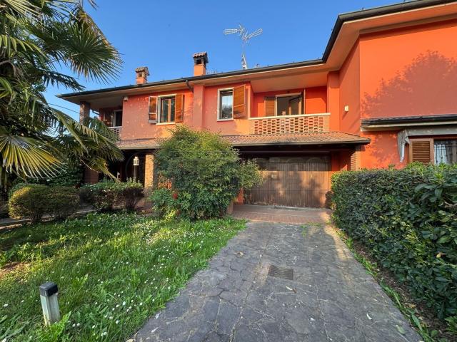Case e ville in vendita di 173 m² in Viale Lombardia