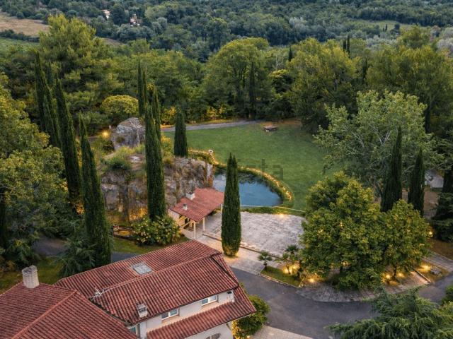 Case e ville in vendita di 968 m² in Via Salaria Vecchia