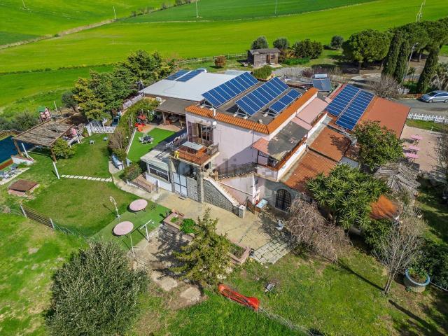 Case e ville in vendita di 1740 m² in Via Vecchia Aurelia