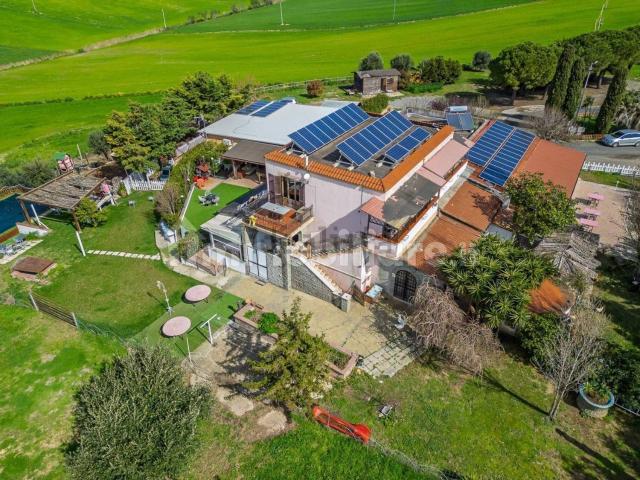 Case e ville in vendita di 1740 m² in Via Vecchia Aurelia