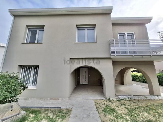 Case e ville in vendita di 174 m² in Via Giosuè Carducci, 9