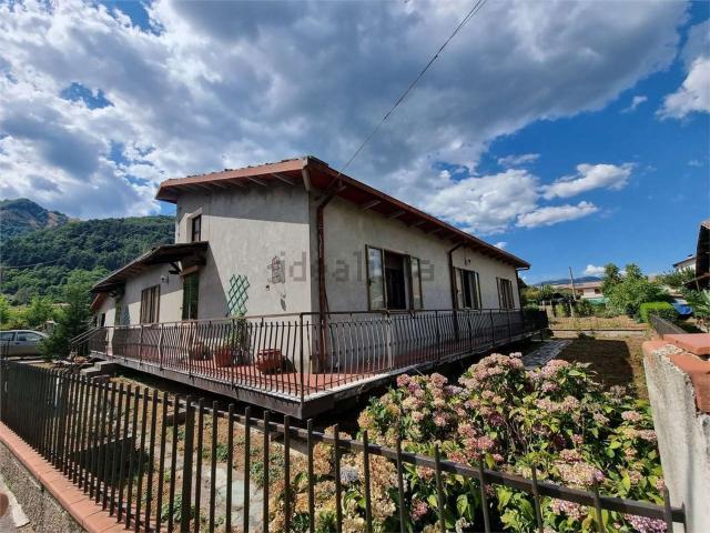 Case e ville in vendita di 174 m² in Via della Maestà
