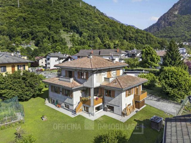 Case e ville in vendita di 174 m² in Via Scandolera, 10