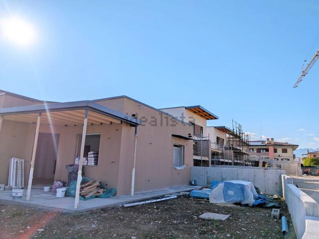 Case e ville in vendita di 175 m² in Via G. Matteotti, 20