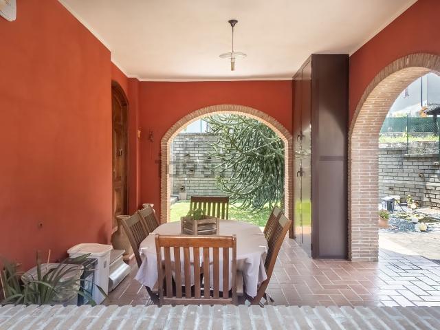 Case e ville in vendita di 175 m² in Via Giulianello, 65