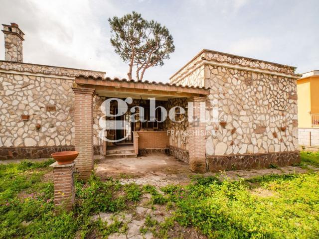 Case e ville in vendita di 175 m² in Via del Melograno