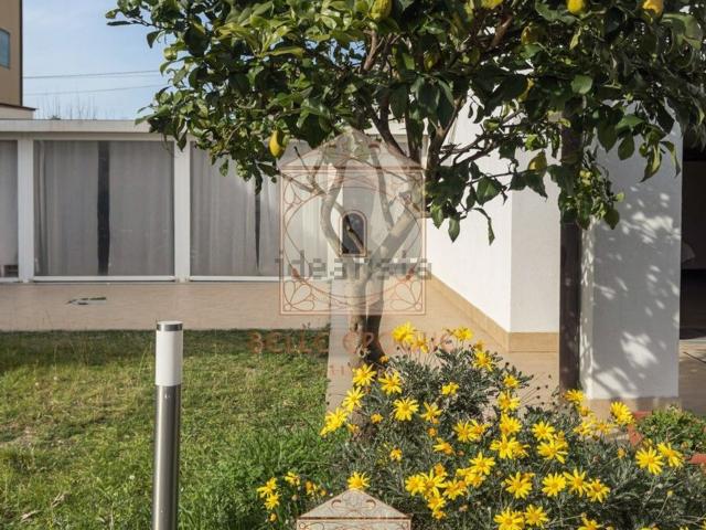 Case e ville in vendita di 175 m² in Via Ermete Zacconi, 3