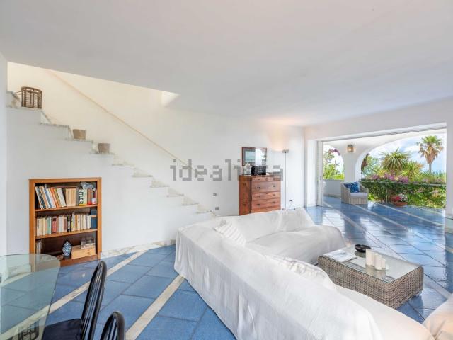 Case e ville in vendita di 175 m² in Via Li Campi