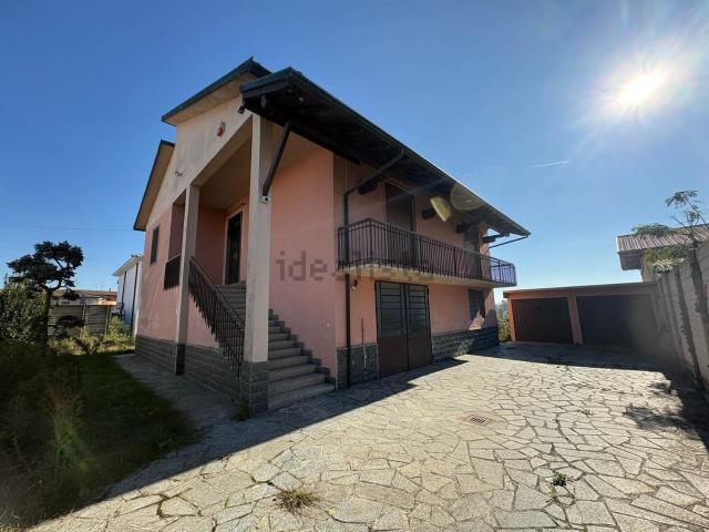 Case e ville in vendita di 175 m² in Via Libertà
