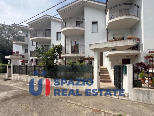 Case e ville in vendita di 175 m² in Via Matrino, 221