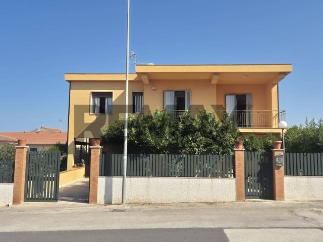 Case e ville in vendita di 175 m² in Via Pio la Torre, 12