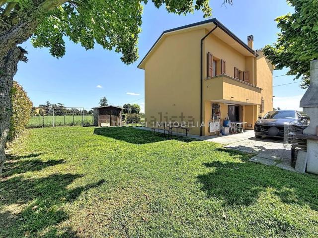 Case e ville in vendita di 175 m² in Via Raggi, 39
