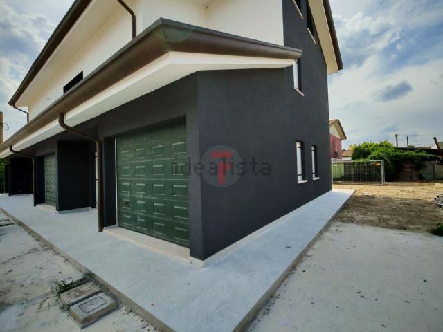 Case e ville in vendita di 175 m² in Via Ruffina