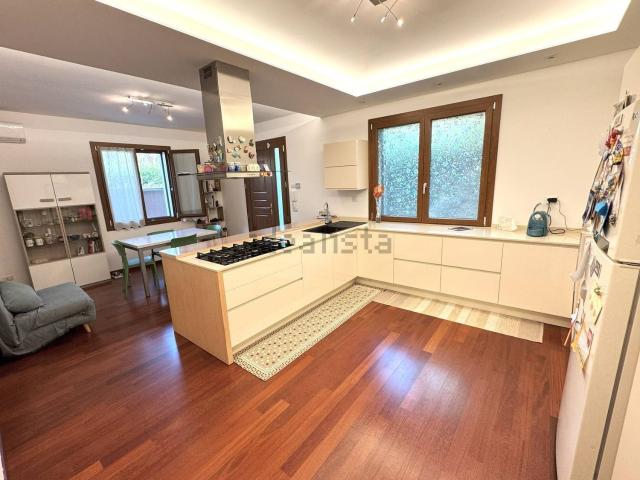 Villetta indipendente in vendita di 165 m² in Viale Merano