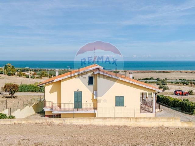 Case e ville in vendita di 175 m² in Contrada Montebello, 46