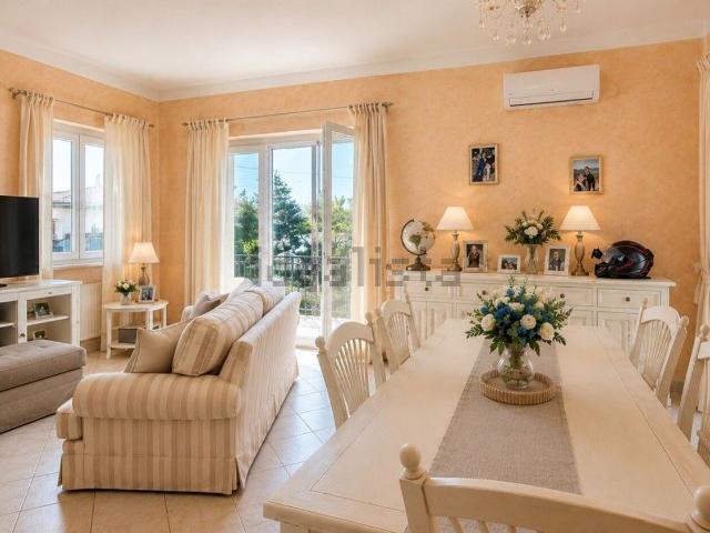 Case e ville in vendita di 176 m² in Via del Rio, 13