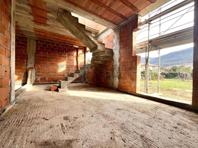 Case e ville in vendita di 176 m² in Via San Pietro
