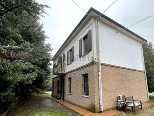 Case e ville in vendita di 176 m² in Via Padusa, 4