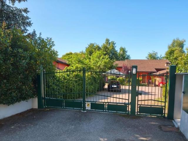 Case e ville in vendita di 176 m² in Via Petiva