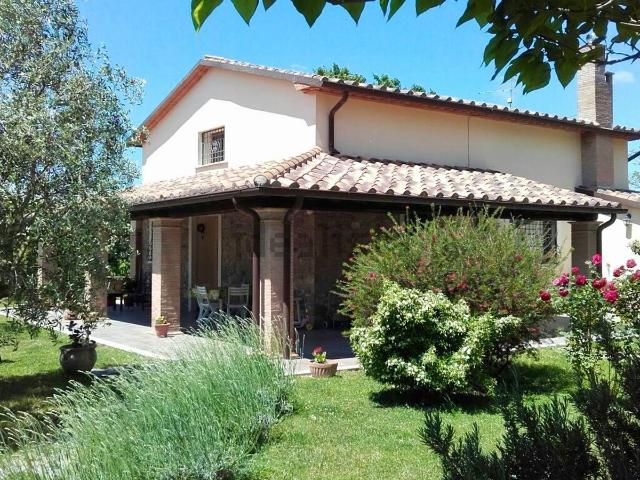 Case e ville in vendita di 176 m² in Strada Provinciale Pantano