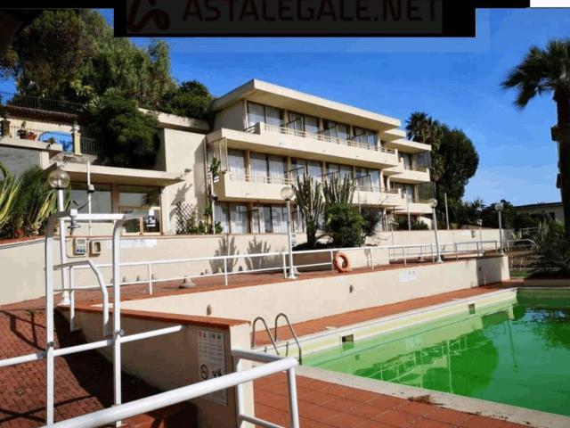 Case e ville in vendita di 1772 m² in Strada Solaro, 134