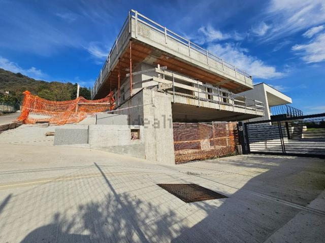 Case e ville in vendita di 177 m² in Via Bonetti