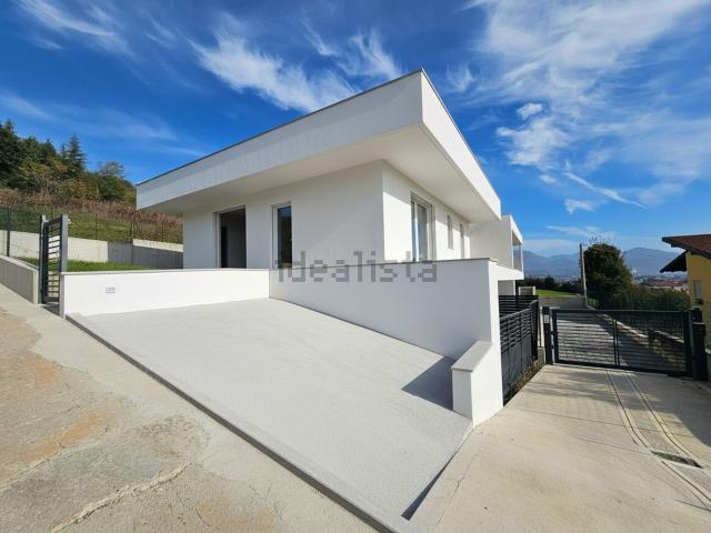 Case e ville in vendita di 177 m² in Via Bonetti