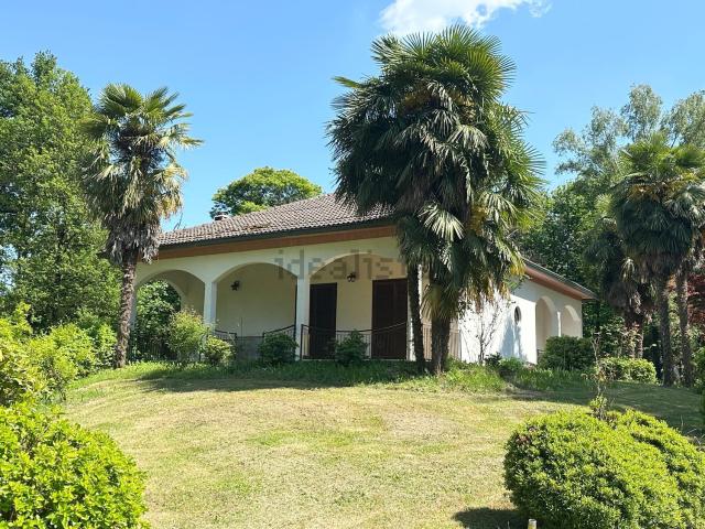 Case e ville in vendita di 177 m² in Via Borgoticino