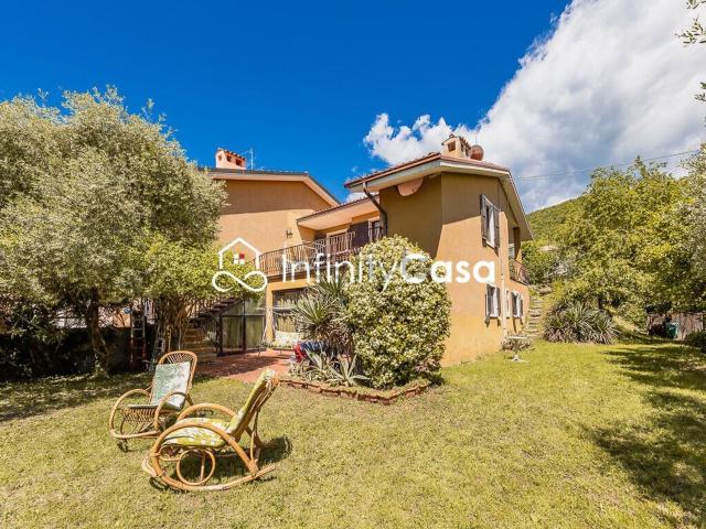 Case e ville in vendita di 177 m² in Via Bisse
