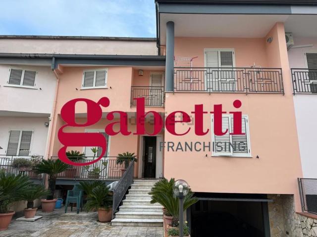 Case e ville in vendita di 177 m² in Via de Sanctis, 114
