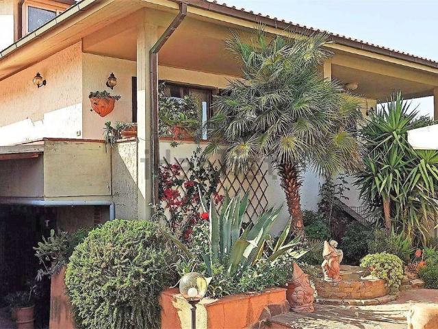 Case e ville in vendita di 177 m² in Via del Plebiscito
