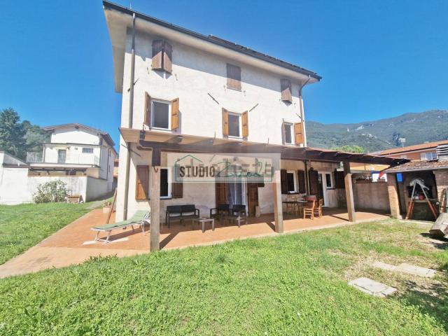 Case e ville in vendita di 177 m² in Via della Serra, 22
