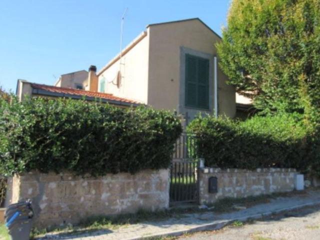 Case e ville in vendita di 177 m² in Via I Maggio
