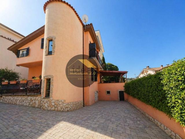 Case e ville in vendita di 177 m² in Largo Cesare Colizza, 73