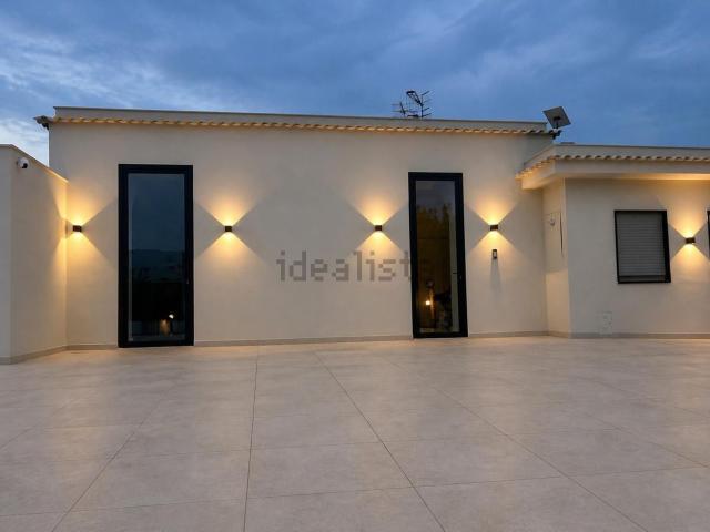 Case e ville in vendita di 178 m² in Via Fossa di Valle