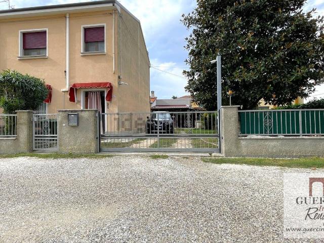 Case e ville in vendita di 178 m² in Via Filippo Turati, 37