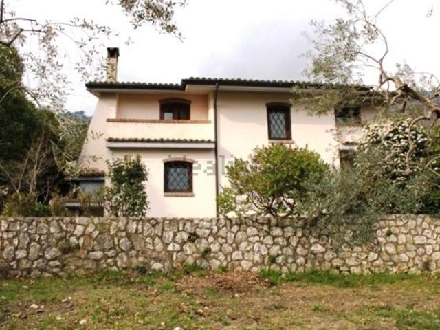 Case e ville in vendita di 178 m² in Via Piscinola