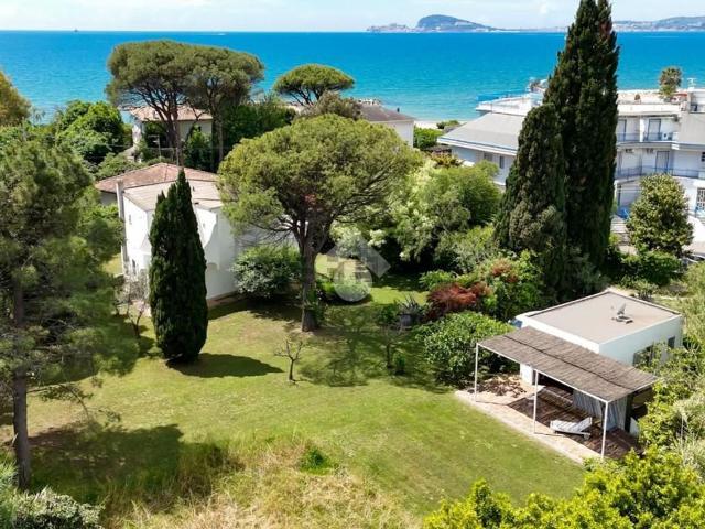 Case e ville in vendita di 179 m² in Via Mar Tirreno, 45