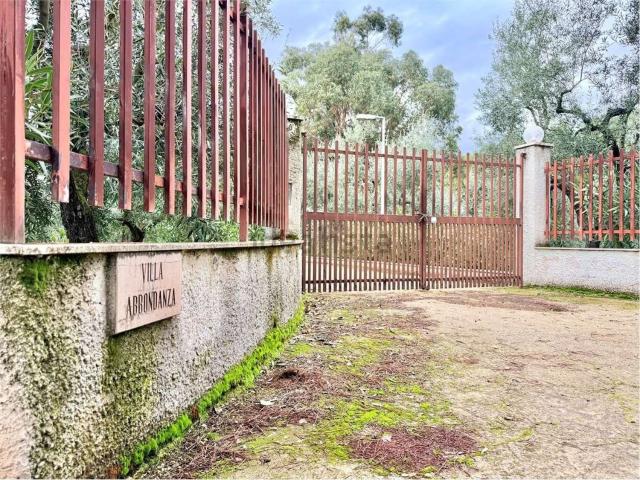 Case e ville in vendita di 179 m² in Contrada Abbondanza