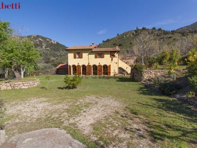 Case e ville in vendita di 179 m² in Località cannelle
