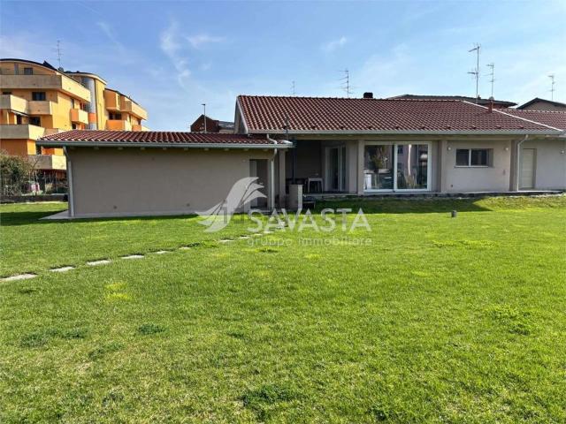 Case e ville in vendita di 179 m² in Strada Nebbia, 21