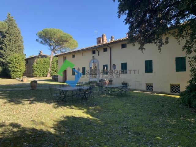 Case e ville in vendita di 1800 m² in Via Cassia Nord