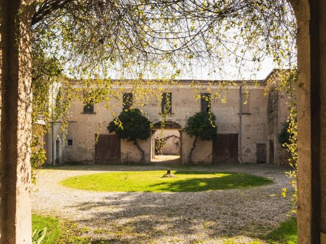 Case e ville in vendita di 1800 m² in Via Vittorio Veneto, 37